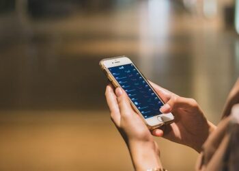 The Investor’s Toolkit: My $4,000 Mistake and the Real Secret to Choosing a Stock App